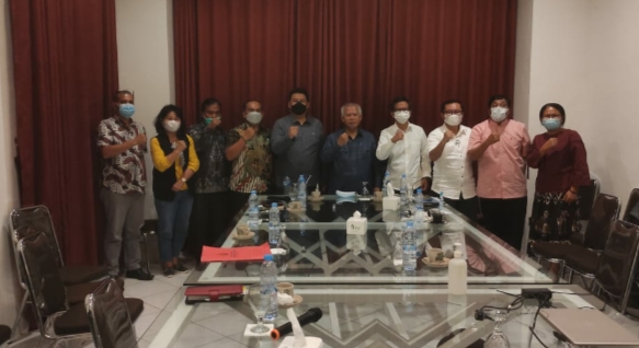 DALAM RANGKA SINKRONISASI DAN PERCEPATAN PENGEMBANGAN DESTINASI WISATA, BUPATI SAMOSIR ADAKAN RAPAT KOORDINASI DENGAN BPODT