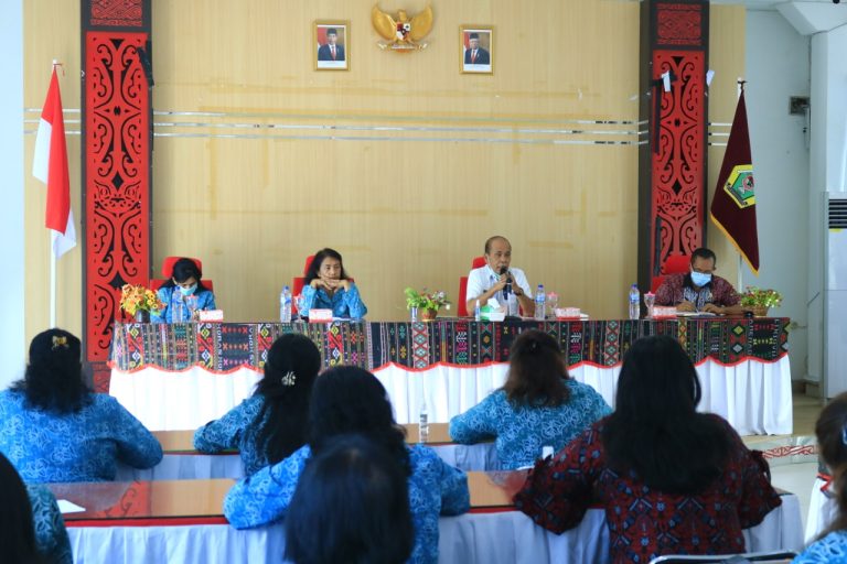 WAKIL BUPATI SAMOSIR BUKA ACARA SILATURAHMI DAN PERTEMUAN BULANAN TP-PPK KABUPATEN SAMOSIR