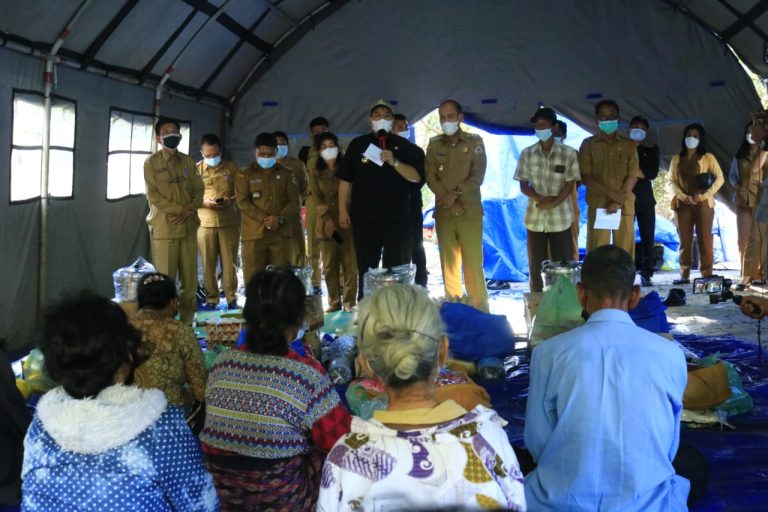 Bupati/Wakil Bupati Samosir Kunjungi Korban Musibah Kebakaran di Sianjurmulamula
