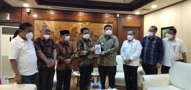 MENTERI DESA PEMBANGUNAN DAERAH TERTINGGAL DAN TRANSMIGRASI RI BERJANJI AKAN SEGERA BERKUNJUNG KE KABUPATEN SAMOSIR