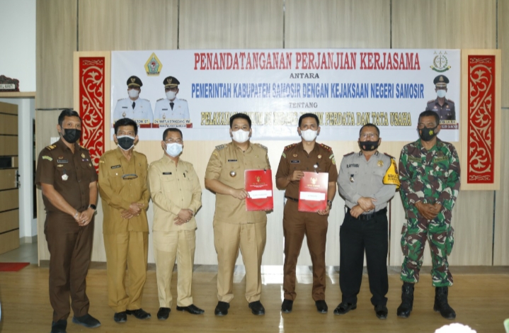 Penandatanganan Perjanjian Kerjasama Antara Pemerintah Kabupaten Samosir Dengan Kejaksaan Negeri Samosir
