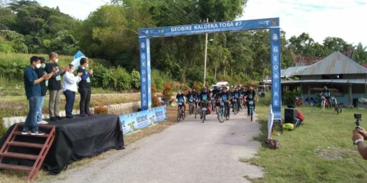 Pemkab Samosir Sambut Kedatangan Peserta Geobike Kaldera Toba