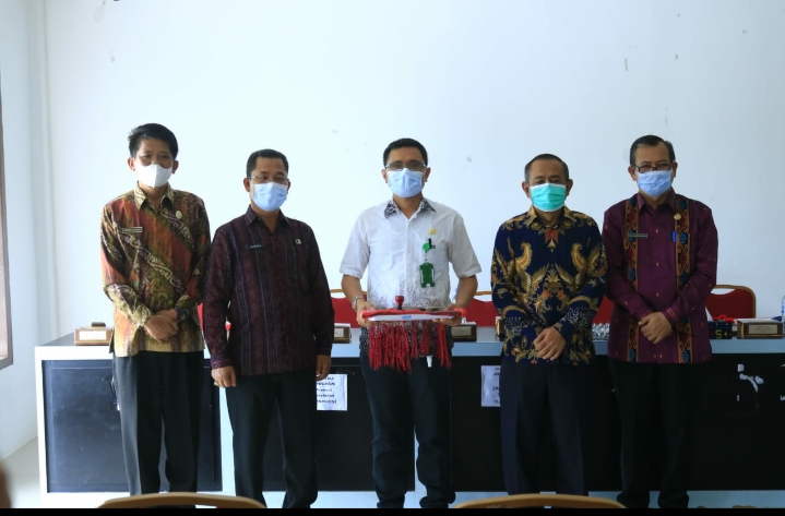 Sekretaris Daerah Kabupaten Samosir Pimpin Serah Terima Jabatan Plt. Kepala Dinas Kesehatan Kabupaten Samosir