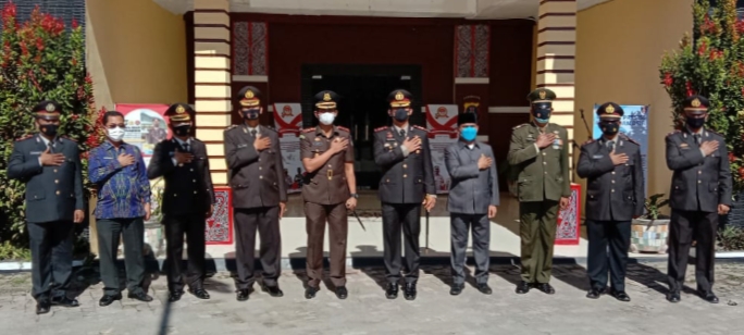 Upacara HUT Bhayangkara Ke-75 Tahun 2021 Secara Virtual di Mako Polres Samosir