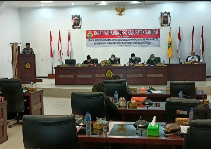 Bupati Samosir Hadiri Rapat Paripurna Ranperda di DPRD Kabupaten Samosir