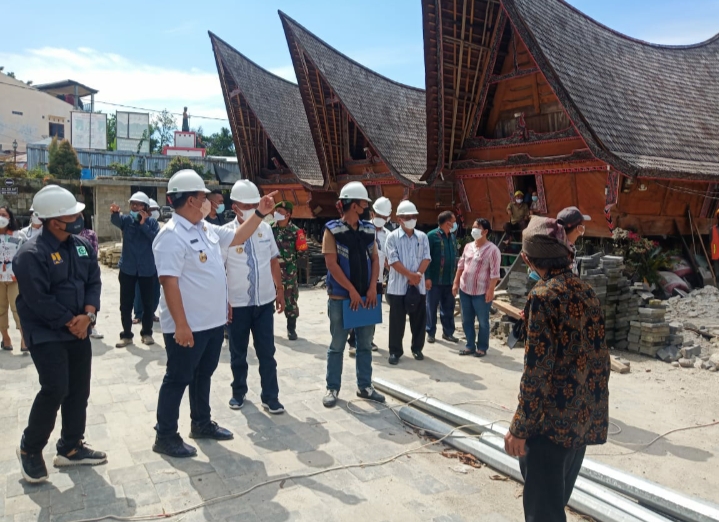 Bupati Bersama Wakil Bupati Samosir Monitoring Proyek Penataan Kampung Ulos Huta Raja dan Huta Siallagan DPSP Danau Toba