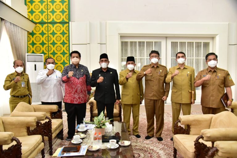 Audiensi dengan Gubsu, Bupati Samosir Sampaikan Beberapa Permohonan dan Terima Bantuan 50.000 Dosis Vaksin dan Vaksin Booster