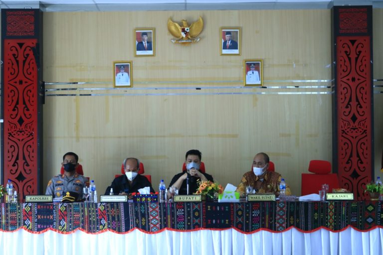 Rapat Koordinasi Perkembangan Penanganan Pandemi Covid-19 di Wilayah Kab. Samosir