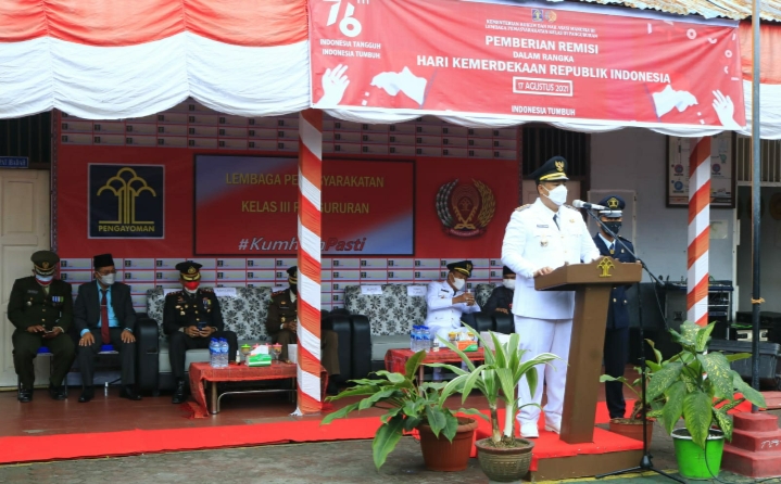 Bupati Samosir Serahkan SK Remisi Umum Tahun 2021 Warga Binaan Lapas Kelas III Pangururan