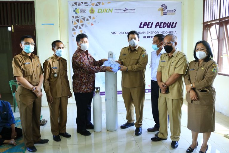 Pemkab Samosir Terima Bantuan CSR dari LPEI yang dirangkai Kegiatan Vaksinasi Massal di Kecamatan Harian