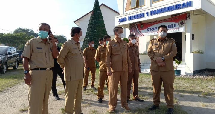 Forkompimda dan Satgas Penanganan Covid-19 Samosir Tinjau Pembelajaran Tatap Muka Terbatas (PTMT)