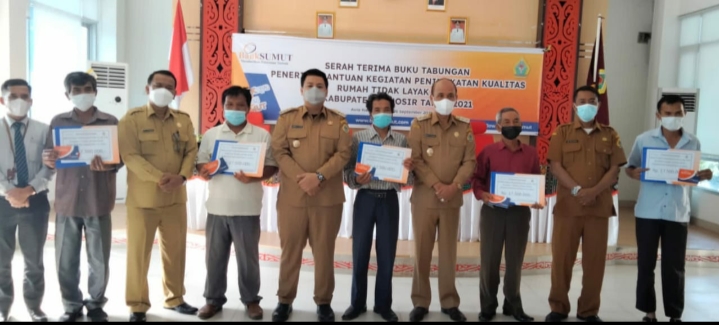 Sebanyak 26 KK Warga Kabupaten Samosir Terima Bantuan Peningkatan Kualitas Rumah Tidak Layak Huni