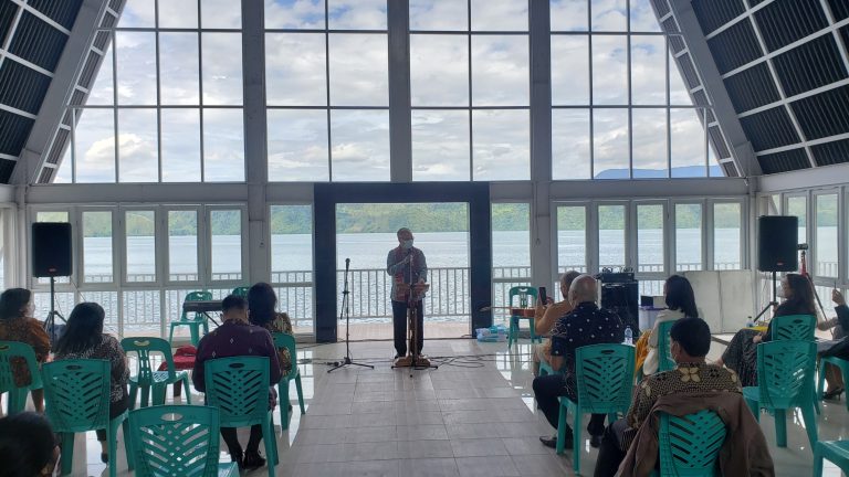 Bupati Samosir Buka Seminar dan KKR Satu Hati Bagi Negeri di Desa Sitamiang