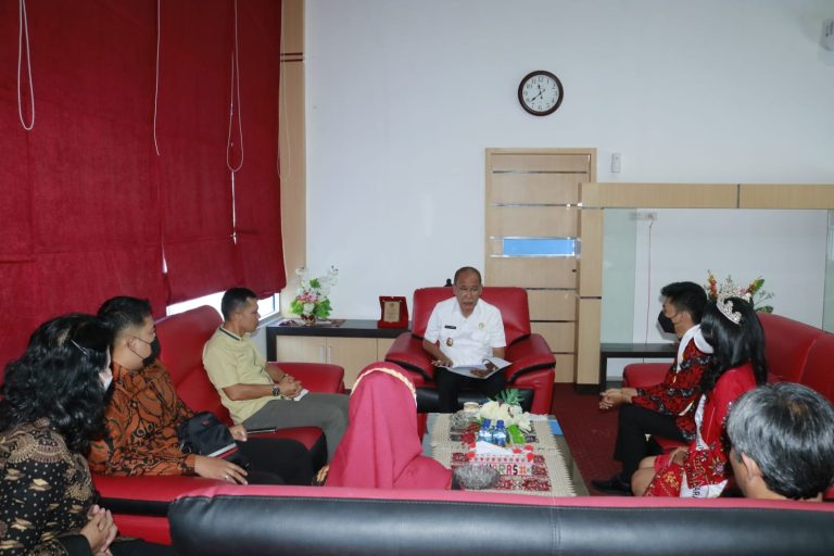 Wakil Bupati Samosir Terima Audiensi Putra Putri Kebudayaan Nusantara Sumatera Utara 2021