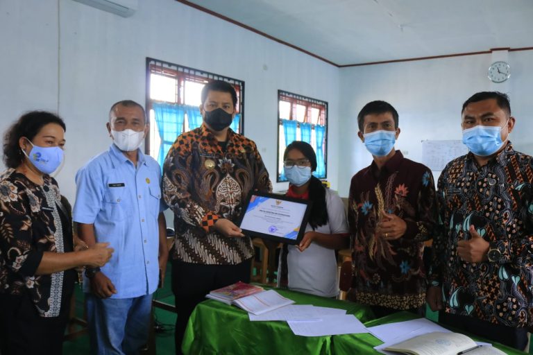 Bupati Samosir Berikan Motivasi Kepada Siswa Kompetensi Sains Tingkat Nasional