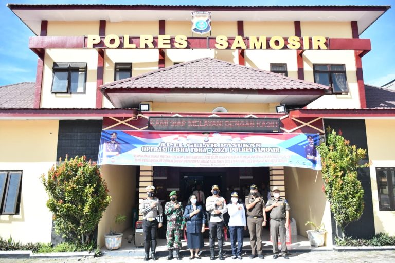 Bupati Samosir Hadiri Apel Gelar Pasukan Operasi Kepolisian Mandiri Kewilayahan Zebra Toba – 2021 di Kabupaten Samosir