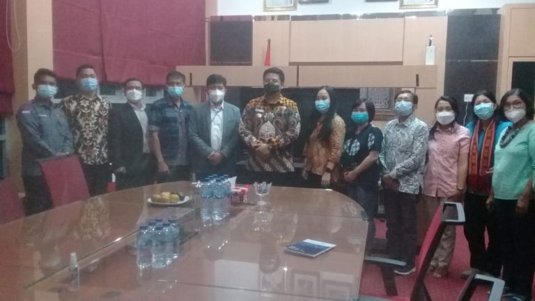 Bupati Samosir Menerima Audiensi Perkumpulan Komunitas Ekonomi Rakyat Danau Toba