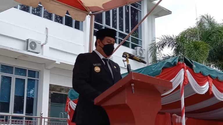 Bupati Samosir Pimpin Upacara Peringatan Hari Pahlawan Tingkat Kabupaten Samosir Tahun 2021