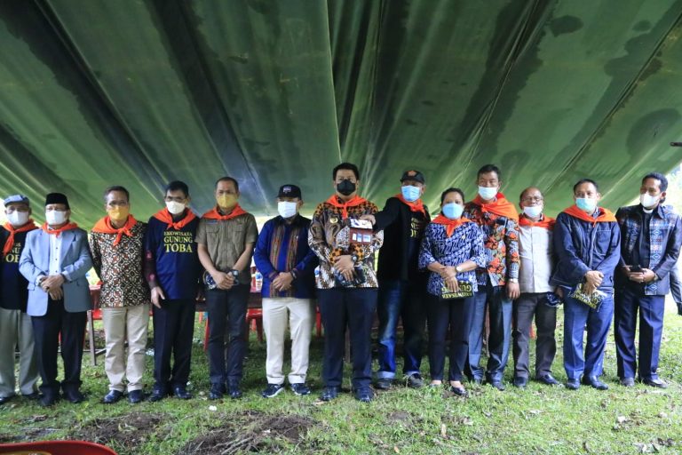 Bupati Samosir Resmi Buka Kegiatan Camping Ekowisata  Gunung Toba di Hutan Lindung Ronggur Nihuta