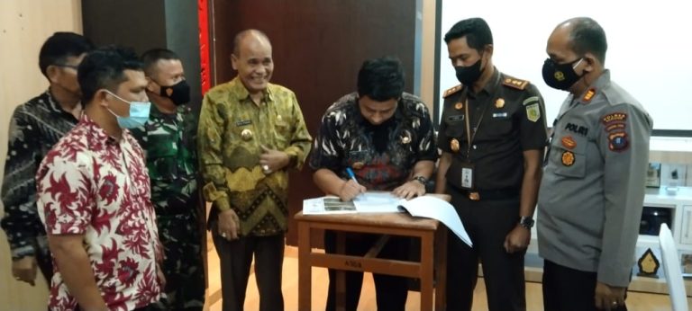 Bupati Samosir Tandatangani Penetapan Lokasi Bagian Huta Lumban Silo Untuk Pelebaran Alur Tano Ponggol