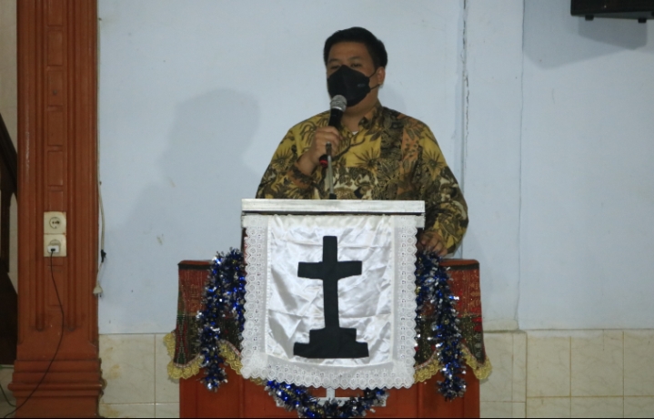 Bupati Ibadah Akhir Tahun di HKBP Ambarita
