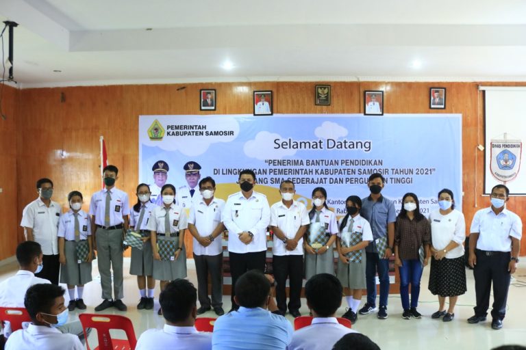 Bupati Samosir Salurkan Bantuan Sosial Pendidikan Tahun 2021