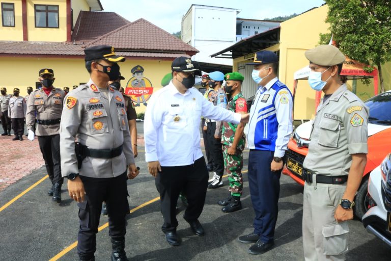 Bupati Samosir Pimpin Apel Gelar Pasukan Ops Lilin 2021 Polres Samosir