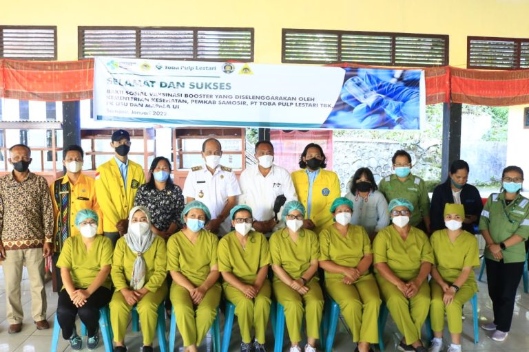 Wakil Bupati Samosir Monitoring Pelaksanaan Vaksinasi Booster di Gedung Kesenian Tuk-Tuk Siadong