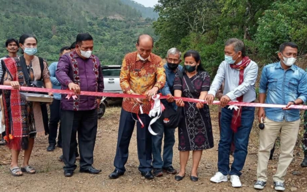 Wakil Bupati Samosir Resmikan Badan Usaha Milik Desa (BUMDes) Wisata Siarubung