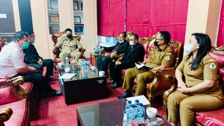 Terima Audiensi Pimpinan HKI, Bupati Ajak Pimpinan Gereja Berperan dalam Peningkatan Partisipasi Kaum Bapak