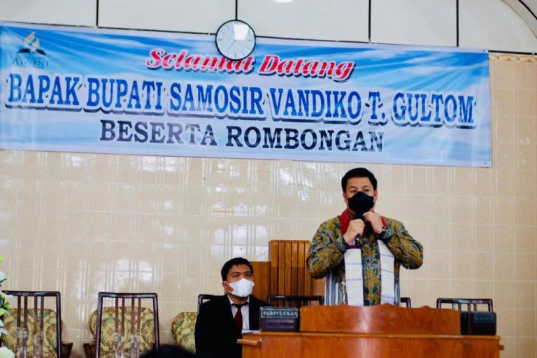 Bupati Samosir Ikuti Ibadah Sabat di Gereja Masehi Advent Hari Ketujuh (GMAHK) Limbong