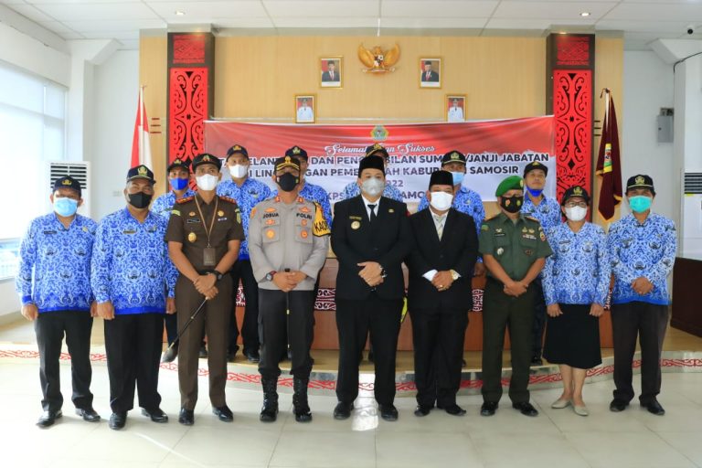 Bupati Samosir Lantik Hotraja Sitanggang sebagai Penjabat Sekdakab Samosir