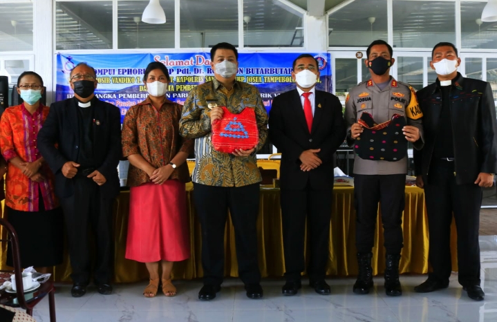 Hadiri Acara Pemberdayaan Sintua HKBP Distrik VII Samosir, Bupati Samosir: Perlu Sinergitas Bersama Dalam Pembangunan Untuk Kesejahteraan Masyarakat Samosir