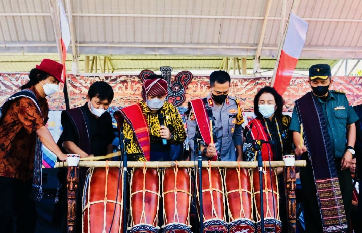 Usung Thema "Ho Do Na Hupillit", Bupati Samosir Buka Gelaran Festival Gondang Naposo