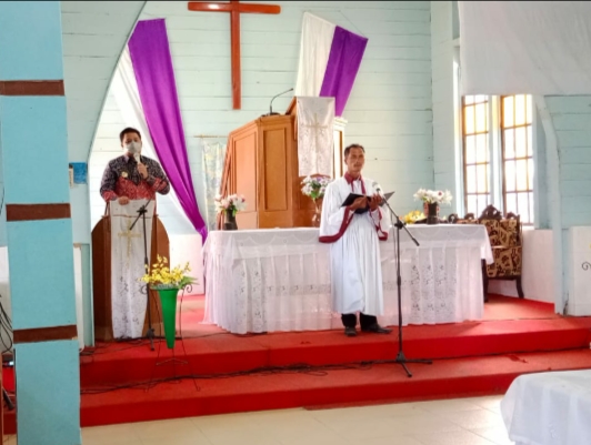 IKUTI IBADAH DI HKBP LUMBAN LINTONG, BUPATI SAMOSIR SAMPAIKAN SALAM PASKAH BAGI MASYARAKAT SAMOSIR