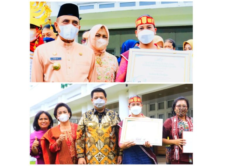 WANITA BERJASA DAN BERPRESTASI ASAL SAMOSIR TERIMA PENGHARGAAN Bupati Samosir : Selamat hari Kartini untuk wanita-wanita Samosir,semoga muncul Kartini-Kartini baru di Samosir