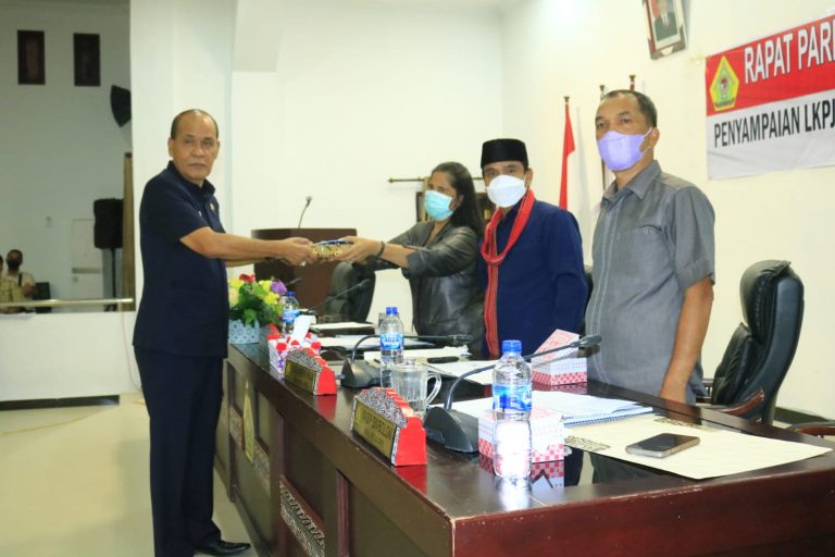 WAKIL BUPATI SAMOSIR SAMPAIKAN NOTA PENGANTAR LKPJ KEPADA DPRD SAMOSIR