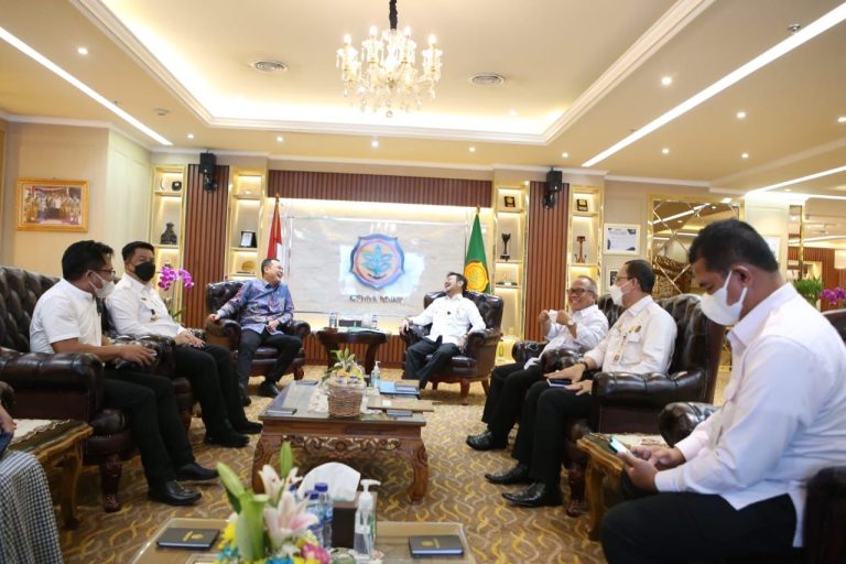 Temui Mentan, Bupati Samosir Minta Dukungan Program Pengembangan Pertanian di Kabupaten Samosir