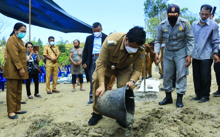 BUPATI SAMOSIR DUKUNG BUDIDAYA TERNAK BABI DI PANGASEAN