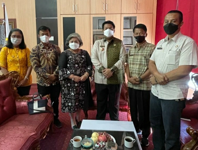 SEBAGAI "SAUDARA KEMBAR PEMEKARAN" BUPATI KABUPATEN SERGAI TAWARKAN KERJASAMA DENGAN BUPATI SAMOSIR