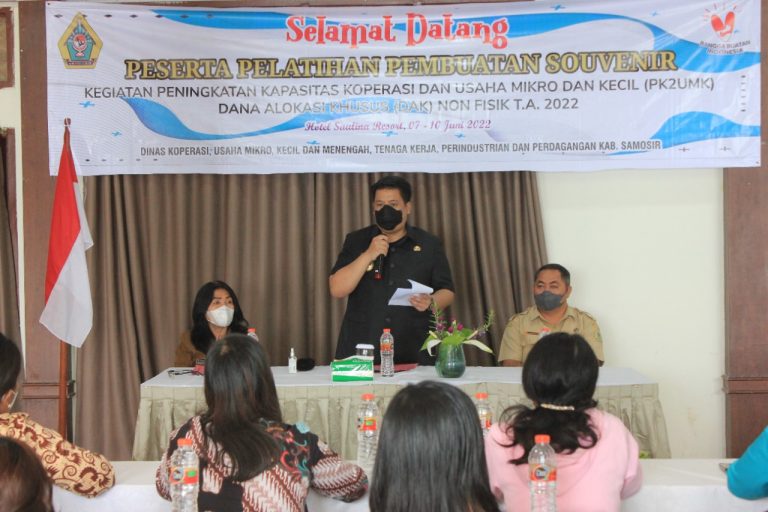 Bupati Samosir Buka Pelatihan Pembuatan Souvenir, Guna Mendukung Program Unggulan Kabupaten Samosir di Bidang UMKM