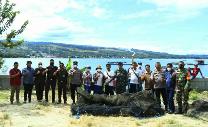 Tim Terpadu Penataan KJA Lakukan Penertiban di Kecamatan Pangururan