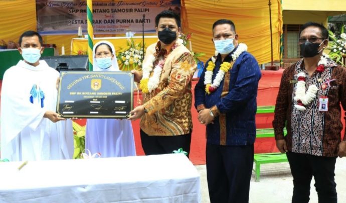 Bupati Samosir resmikan gedung Gedung Baru SMP RK Bintang Samosir Palipi