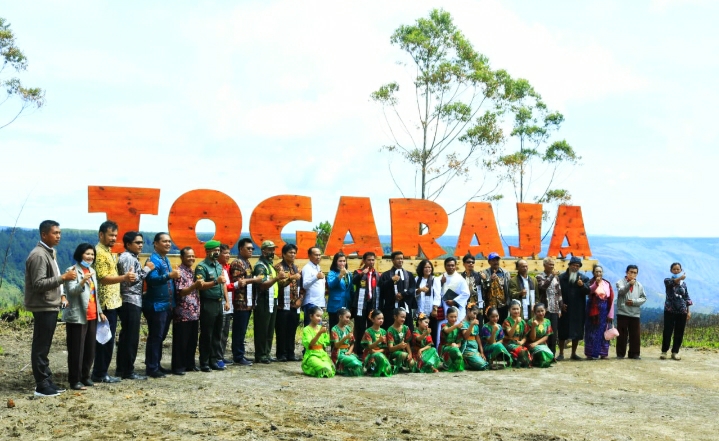 Objek Wisata Togaraja Resmi Dibuka, Nikmati Panorama Danau Toba Dari Ketinggian