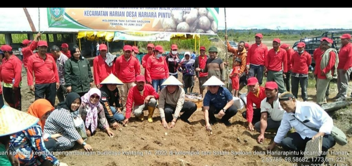 Wujud Sinergitas Dengan Pemerintah Atasan, Petani Samosir dapat bantuan pupuk dan bibit dari PEMPROVSU