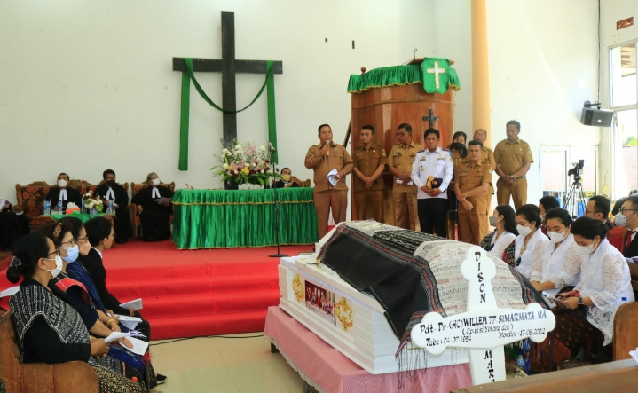 Pj. Sekda Hadiri Prosesi Pemakaman Alm. Pdt. DR (HC) WTP Simarmata, MA