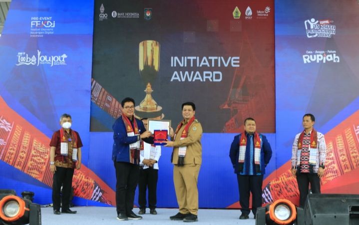 Samosir Terima Penghargaan Digital Initiative Award