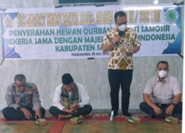 Sambut Idul Adha 1443 H, Pemkab Samosir Serahkan Hewan Kurban Bagi Umat Muslim