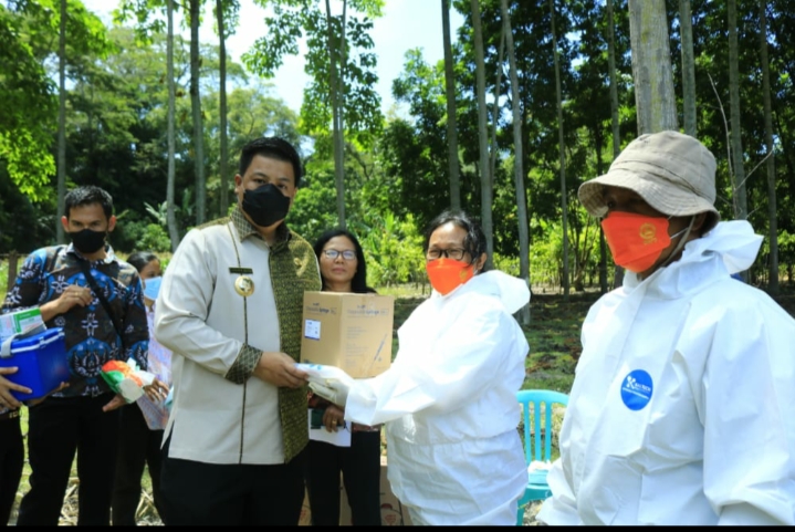 BUPATI SAMOSIR CANANGKAN VAKSINASI PMK