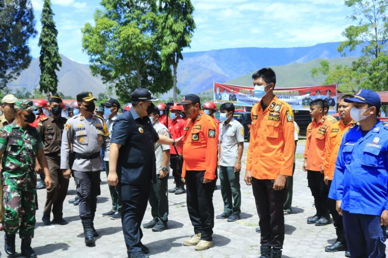 BUPATI SAMOSIR PIMPIN APEL GELAR PASUKAN OPERASI KONTIJENSI AMAN NUSA II TOBA 2022